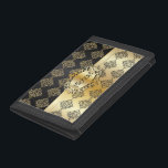 Portefeuille À 3 Volets Design Damas noir et or | Personnaliser<br><div class="desc">Portefeuille. Présenté dans un classique noir et faux or métallique avec do-it-yourself texte. 📌 Si vous avez besoin d'une personnalisation plus poussée, cliquez sur la zone "Cliquez pour Customiser plus loin" ou "Customiser ou modifier la conception" et utilisez notre outil de conception pour redimensionner, faire pivoter, modifier la couleur du...</div>