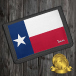 Portefeuille À 3 Volets Drapeau du Texas, États-Unis patriotes /sports<br><div class="desc">Patriotic Wallets avec États-Unis de mode Texas avec drapeau du Texas - amour mon pays,  cadeaux de voyage,  anniversaire de grand-père,  patriotes nationaux / fans de sports</div>