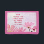 Portefeuille À 3 Volets Maman Thérapeute non payée Funny Floral Fête des M<br><div class="desc">Maman Thérapeute non payé Amusant Humour Floral Fête des Mères Triplé Portefeuille. Conception amusante et personnalisée de la fête des mères avec une citation humoristique ' Merci d'avoir toujours été mon thérapeute non rémunéré '. Le texte est sur un arrière - plan roux avec des fleurs roses. Ajoutez votre nom....</div>