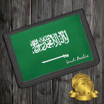 Portefeuille À 3 Volets Mode drapeau d'Arabie Saoudite, patriotes Saoudien<br><div class="desc">WALLETS : Arabie Saoudite & Arabie Saoudite Drapeau mode - amour mon pays,  cadeaux de voyage,  anniversaire grand-père,  patriotes nationaux / fans de sports</div>