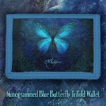 Portefeuille À 3 Volets Papillon bleu monogramme<br><div class="desc">Premier et monogramme modèle Blue Butterfly Trifold Wallet avec un arrière - plan sombre moody. ~ Partie de la collection "Blue Butterfly".</div>