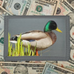 Portefeuille À 3 Volets Photo de la faune de Mallard Duck<br><div class="desc">Pour les amateurs de nature et de faune ! Sécurisez l'argent et les cartes de crédit avec ce porte-monnaie qui présente l'image d'un canard à tête verte mâle Mallard debout près d'un bord d'eau. Sélectionnez la couleur de votre portefeuille.</div>