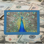Portefeuille À 3 Volets Plumage bleu Peacock<br><div class="desc">Sécurisez l'argent et les cartes de crédit avec ce porte-monnaie qui présente l'image photo d'un magnifique Peacock bleu avec un plumage fantastique coloré. Sélectionnez la couleur de votre portefeuille.</div>