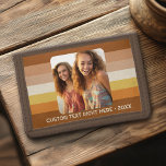 Portefeuille À 3 Volets Simple 1 Modèle photo - Bordure couleur chaude - T<br><div class="desc">Utilisez une photo carré et faites un cadeau unique et tendance. Cette conception minimale moderne comprend une bordure dans une couleur de votre choix (changez-la dans la zone de conception avancée) et une ligne de texte simple pour ajouter des noms et d'autres informations sur l'événement. Si vous avez besoin de...</div>