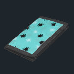 Portefeuille À 3 Volets Starbursts Turquoise Atomique TriFold Porte-monnai<br><div class="desc">Ce Starbursts Turquoise Atomique TriFold Nylon Wallet a tout le plaisir moderne du milieu du siècle de la cuisine de votre grand-mère, moins le linoléum collant. Le design kitschy est composé d'un arrière - plan vert avec des taches d'or et des starbursts placés aléatoirement en noir, et des tons d'aqua...</div>
