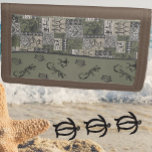 Portefeuille À 3 Volets Wallet Hawaiian Petroglyph<br><div class="desc">La beauté et le charme des îles hawaïennes ne connaissent pas de frontières. C'est un endroit et une culture qui sont aimés par des millions de personnes dans le monde entier. Remplir votre maison avec Aloha ! Mon magasin présente plusieurs modèles hawaïens, dont la courtepointe hawaïenne contemporaine, les tapas traditionnels,...</div>