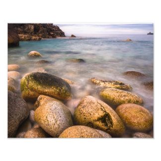 Porth Nanven is een rotsachtige inham nabij Land's Foto Afdruk