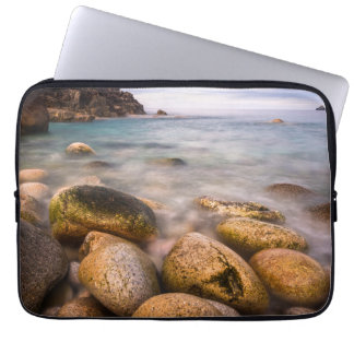Porth Nanven is een rotsachtige inham nabij Land's Laptop Sleeve