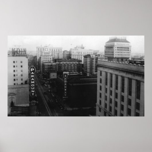 Portland, OF Uitzicht van Broadway van Main St. Poster (Voorkant)