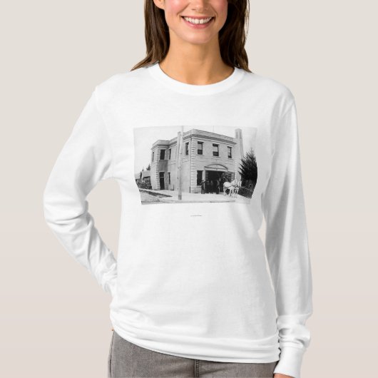 Portland, OR Fire Station #30 Horse Cart T-shirt (Voorkant)