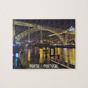 Porto - Portugal. Nachtbeeld nabij Douro-rivier Legpuzzel