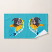 Portrait de Macaw sur un arrière - plan turquoise (Serviette à main)