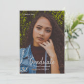 Portrait photo Graduation Party Invitation (Debout devant)