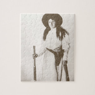 Portret van een cowgirl met een geweer, 1910 legpuzzel