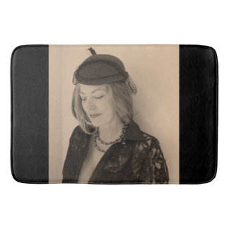 Portret van een mooie vrouw badmat