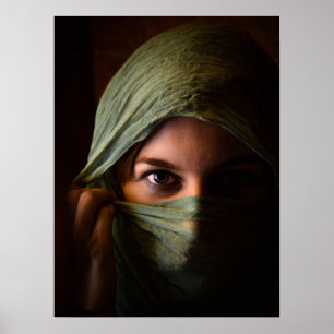 Portret van een vrouw, groene hoofdsjaal, Mode Poster