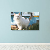 Portret van kat op hek canvas afdruk (Insitu (Houten vloer))