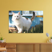 Portret van kat op hek canvas afdruk (Insitu (Woonkamer))