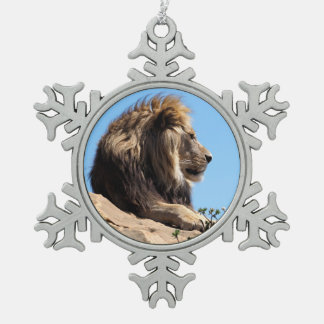 Portret van leeuw gezien uit profiel tin sneeuwvlok ornament