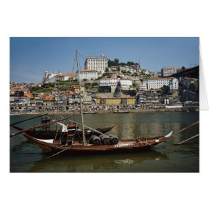 Portugal, Porto, Bateau avec tonneaux de vin