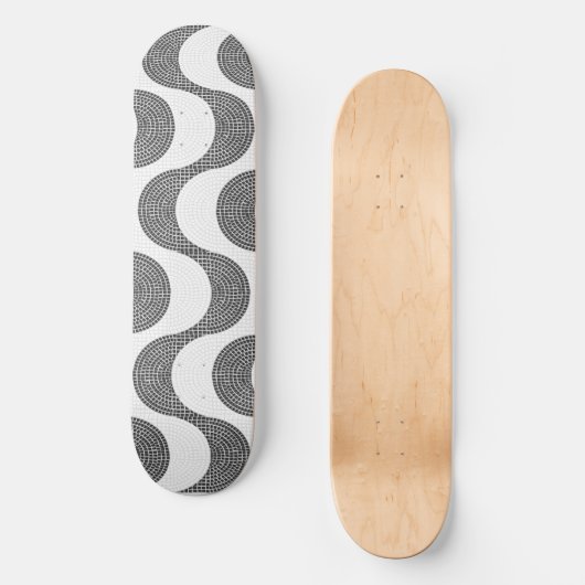 Portugese kasseien zwart-witte golven skateboard (Voorkant)