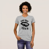 Posez Vos Dents Dans Un T-shirt Fangs Vampire (Devant entier)