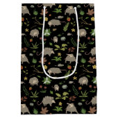 Possum in a Berry Field in Black Medium Cadeauzakje (Achterkant)