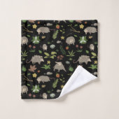Possums dans un champ de baies en noir (Gant de toilette)