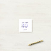 Post-it® 30th anniversary purple bold letter name simple re (Sur un bureau)