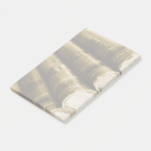 Post-it® A Stack of Old Books (Incliné)