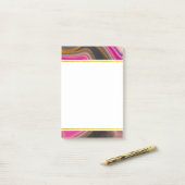 Post-it® Abstrait rose et noir avec perruques d'or (Sur un bureau)