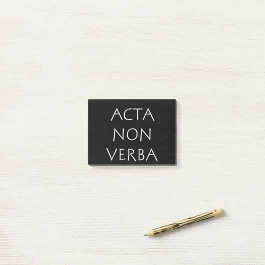Post-it® Acta non verba (Sur un bureau)