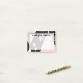 Post-it® Ajoutez votre conception nommée de crête de (Sur un bureau)