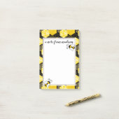 Post-it® Ajoutez votre nom | Bumble Bee Honeycomb Motif (Sur un bureau)