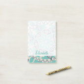 Post-it® Ajoutez votre tuile | bleue nommée I de batik (Sur un bureau)