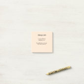 Post-it® Alerte d'allergie alimentaire ajouter le nom des a (Sur un bureau)