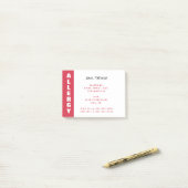 Post-it® Alerte d'allergie alimentaire personnalisée rouge (Sur un bureau)