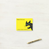 Post-it® Alimentez au chat le remue-ménage drôle ou le miel (Sur un bureau)