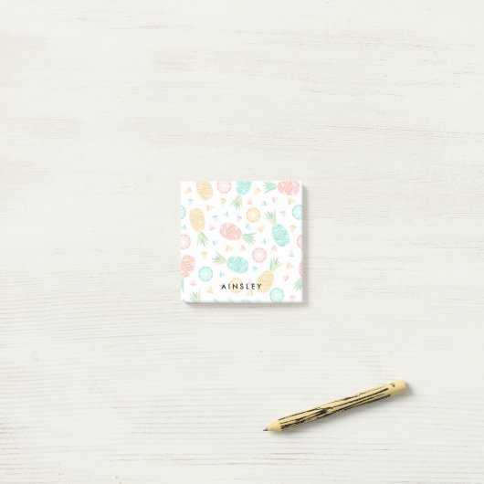 Post-it® Ananas roses et nom fait sur commande jaune (Sur un bureau)