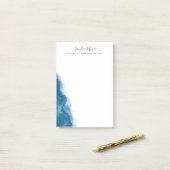 Post-it® Aquarelle bleu foncé nom personnalisé (Sur un bureau)