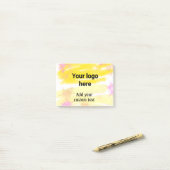 Post-it® Aquarelle jaune simple ajouter votre logo texte pe (Sur un bureau)