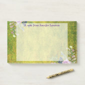 Post-it® Aquarelle Lavande florale sur vert olive (Sur un bureau)