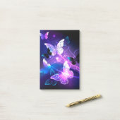 Post-it® Arrière - plan aux papillons de nuit (Sur un bureau)