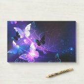 Post-it® Arrière - plan avec papillons de nuit (Sur un bureau)