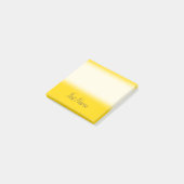 Post-it® Arrière - plan jaune minimal avec le nom bleu de (Incliné)