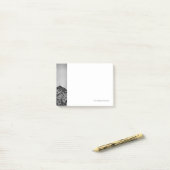 Post-it® arrière - plan métallique avec dommages mécaniques (Sur un bureau)