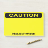 Post-it® Attention Dayglow Yellow Personnaliser 10 x 6 (Sur un bureau)