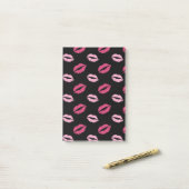Post-it® Baisers roses (Sur un bureau)