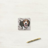 Post-it® Beagle_puppy assis (Sur un bureau)