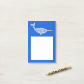 Post-it® Bébé bleu mignon garçon Narwhal (Sur un bureau)